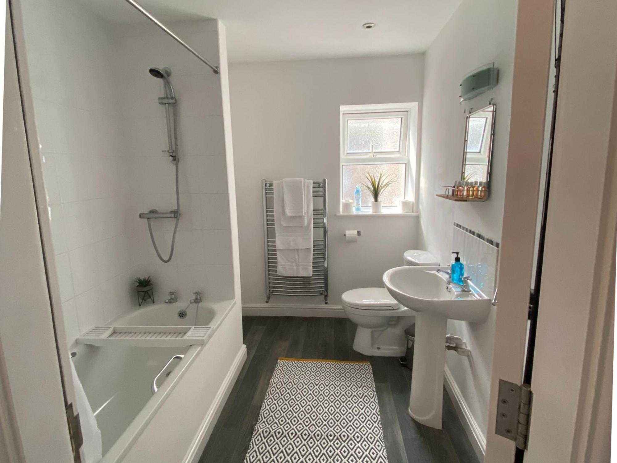 Eden Escapes Serviced Apartments 莫克姆 外观 照片