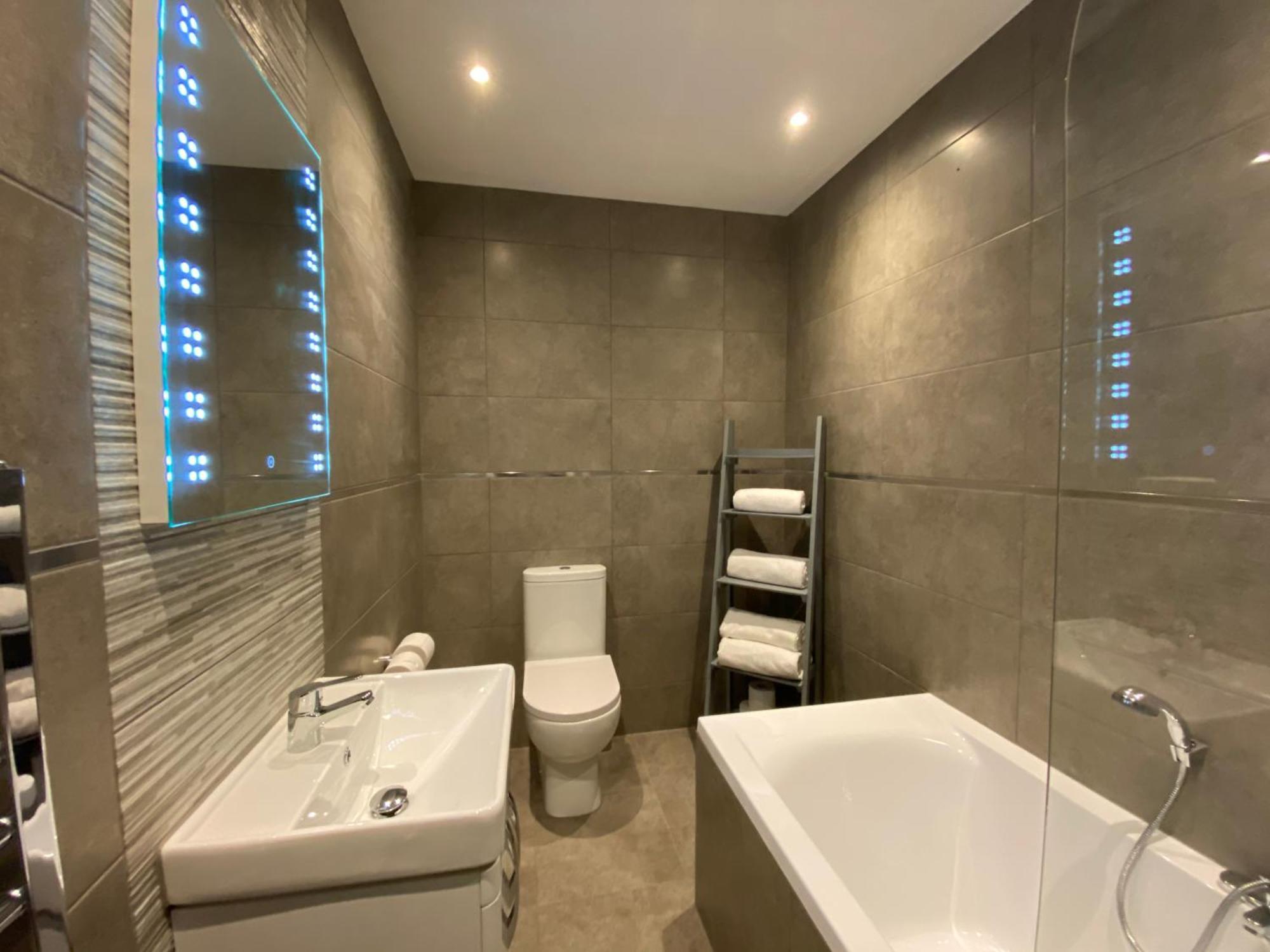 Eden Escapes Serviced Apartments 莫克姆 外观 照片